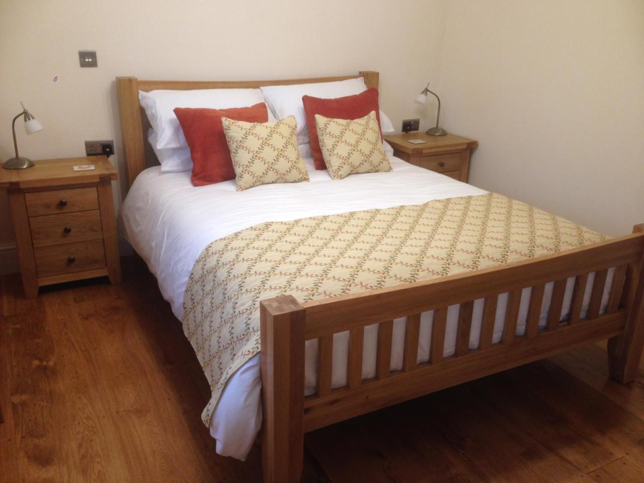 Pontyclerc Farm House Bed And Breakfast Ammanford Exterior photo